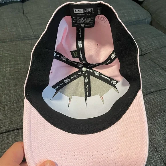 Womans UFC pink rise up new era 39thirty small-med hat. Stretch fit. NWT - Picture 7 of 7